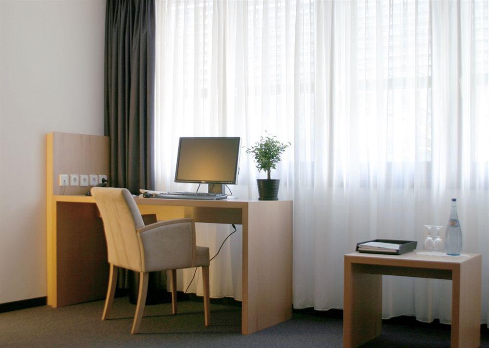 Hotel Berlin Sindelfingen Exteriör bild